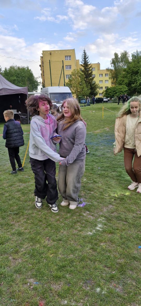 Radosna niedziela! Spotkanie z dinozaurem i Dzień Kolorów w Chełmie [GALERIA ZDJĘĆ]