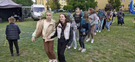 Radosna niedziela! Spotkanie z dinozaurem i Dzień Kolorów w Chełmie [GALERIA ZDJĘĆ]