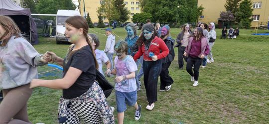 Radosna niedziela! Spotkanie z dinozaurem i Dzień Kolorów w Chełmie [GALERIA ZDJĘĆ]