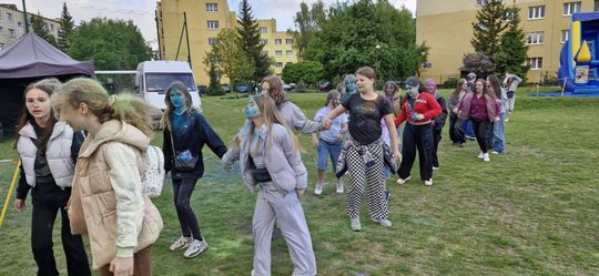 Radosna niedziela! Spotkanie z dinozaurem i Dzień Kolorów w Chełmie [GALERIA ZDJĘĆ]