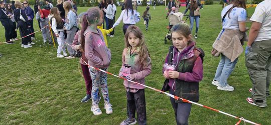 Radosna niedziela! Spotkanie z dinozaurem i Dzień Kolorów w Chełmie [GALERIA ZDJĘĆ]