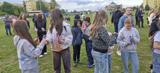 Radosna niedziela! Spotkanie z dinozaurem i Dzień Kolorów w Chełmie [GALERIA ZDJĘĆ]