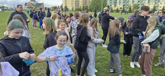 Radosna niedziela! Spotkanie z dinozaurem i Dzień Kolorów w Chełmie [GALERIA ZDJĘĆ]