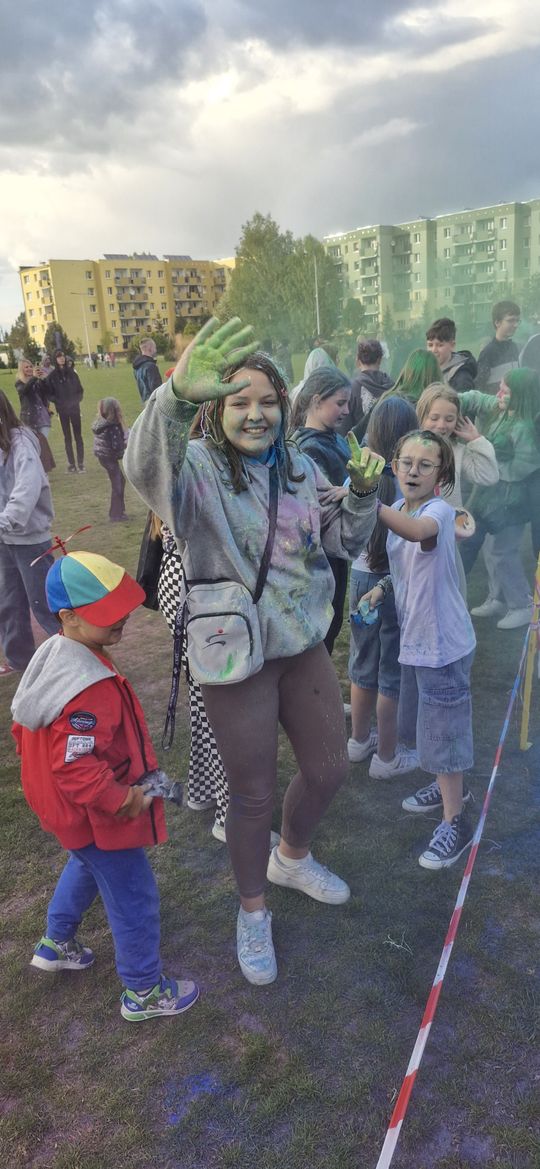 Radosna niedziela! Spotkanie z dinozaurem i Dzień Kolorów w Chełmie [GALERIA ZDJĘĆ]