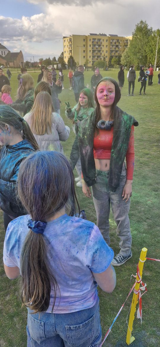 Radosna niedziela! Spotkanie z dinozaurem i Dzień Kolorów w Chełmie [GALERIA ZDJĘĆ]