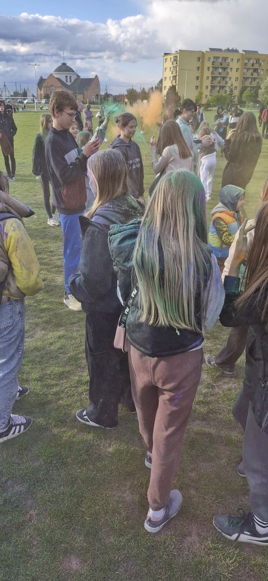 Radosna niedziela! Spotkanie z dinozaurem i Dzień Kolorów w Chełmie [GALERIA ZDJĘĆ]