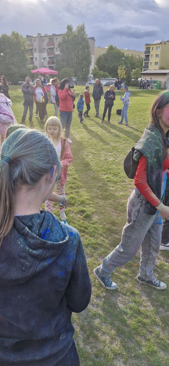 Radosna niedziela! Spotkanie z dinozaurem i Dzień Kolorów w Chełmie [GALERIA ZDJĘĆ]