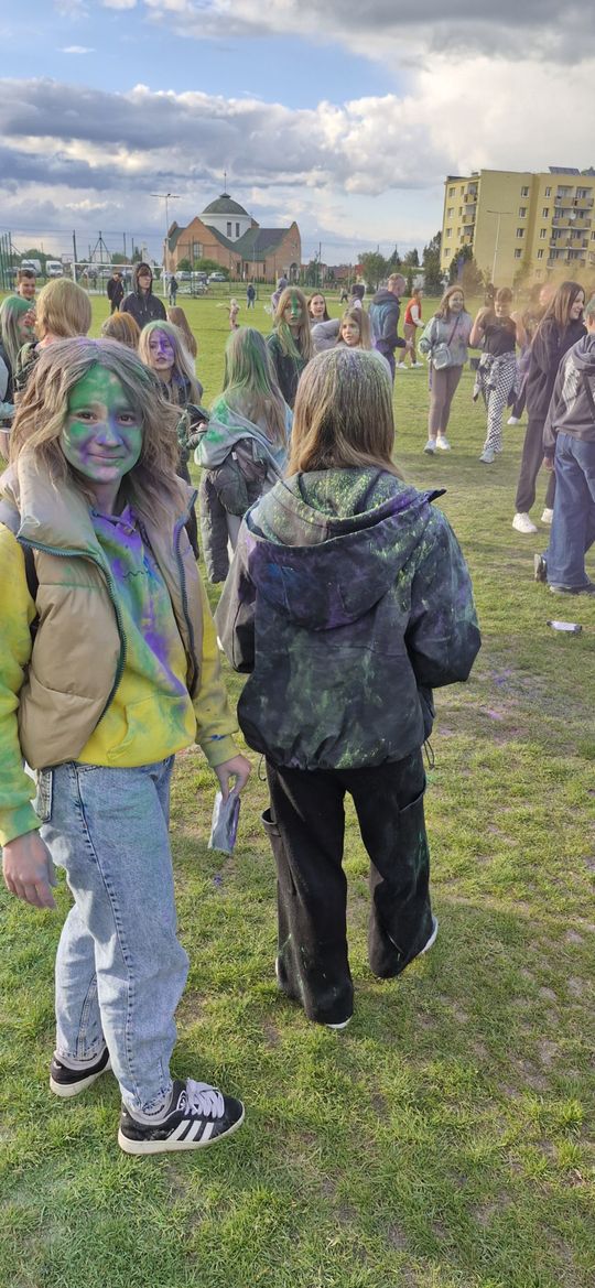 Radosna niedziela! Spotkanie z dinozaurem i Dzień Kolorów w Chełmie [GALERIA ZDJĘĆ]