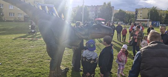 Radosna niedziela! Spotkanie z dinozaurem i Dzień Kolorów w Chełmie [GALERIA ZDJĘĆ]