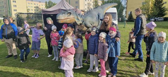 Radosna niedziela! Spotkanie z dinozaurem i Dzień Kolorów w Chełmie [GALERIA ZDJĘĆ]