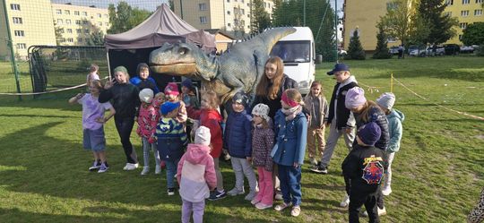 Radosna niedziela! Spotkanie z dinozaurem i Dzień Kolorów w Chełmie [GALERIA ZDJĘĆ]