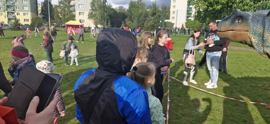 Radosna niedziela! Spotkanie z dinozaurem i Dzień Kolorów w Chełmie [GALERIA ZDJĘĆ]