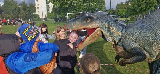 Radosna niedziela! Spotkanie z dinozaurem i Dzień Kolorów w Chełmie [GALERIA ZDJĘĆ]
