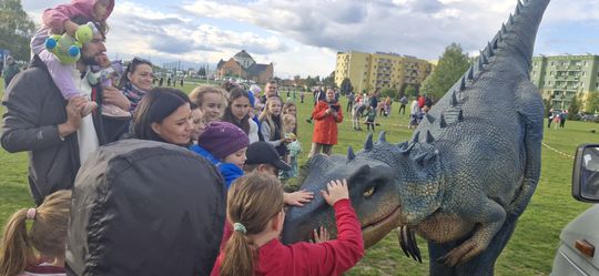 Radosna niedziela! Spotkanie z dinozaurem i Dzień Kolorów w Chełmie [GALERIA ZDJĘĆ]