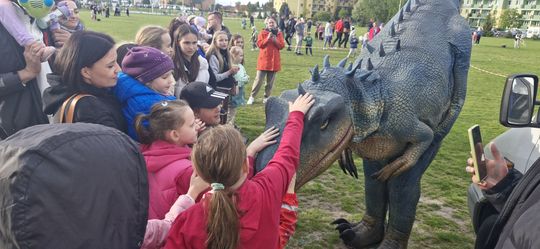 Radosna niedziela! Spotkanie z dinozaurem i Dzień Kolorów w Chełmie [GALERIA ZDJĘĆ]