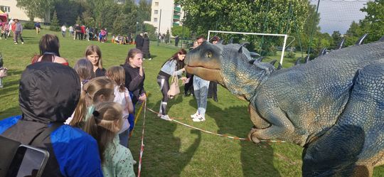 Radosna niedziela! Spotkanie z dinozaurem i Dzień Kolorów w Chełmie [GALERIA ZDJĘĆ]