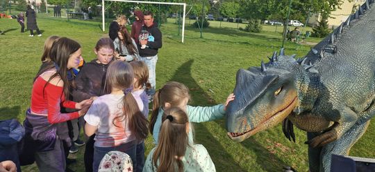 Radosna niedziela! Spotkanie z dinozaurem i Dzień Kolorów w Chełmie [GALERIA ZDJĘĆ]