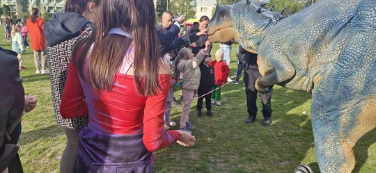 Radosna niedziela! Spotkanie z dinozaurem i Dzień Kolorów w Chełmie [GALERIA ZDJĘĆ]