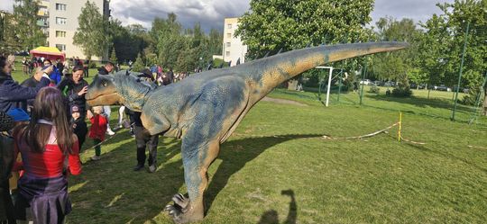Radosna niedziela! Spotkanie z dinozaurem i Dzień Kolorów w Chełmie [GALERIA ZDJĘĆ]