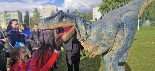 Radosna niedziela! Spotkanie z dinozaurem i Dzień Kolorów w Chełmie [GALERIA ZDJĘĆ]