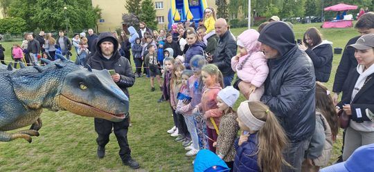 Radosna niedziela! Spotkanie z dinozaurem i Dzień Kolorów w Chełmie [GALERIA ZDJĘĆ]