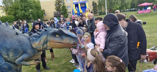 Radosna niedziela! Spotkanie z dinozaurem i Dzień Kolorów w Chełmie [GALERIA ZDJĘĆ]