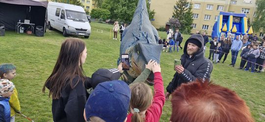 Radosna niedziela! Spotkanie z dinozaurem i Dzień Kolorów w Chełmie [GALERIA ZDJĘĆ]