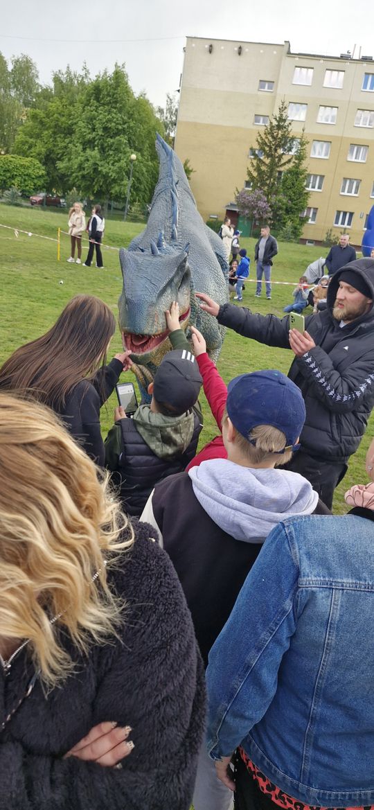 Radosna niedziela! Spotkanie z dinozaurem i Dzień Kolorów w Chełmie [GALERIA ZDJĘĆ]
