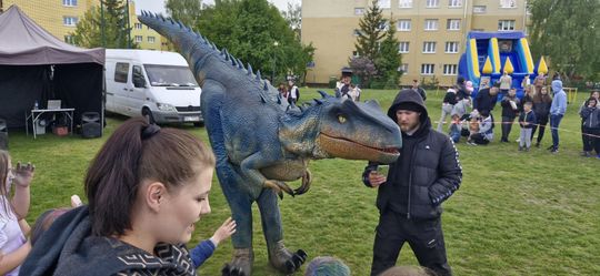 Radosna niedziela! Spotkanie z dinozaurem i Dzień Kolorów w Chełmie [GALERIA ZDJĘĆ]