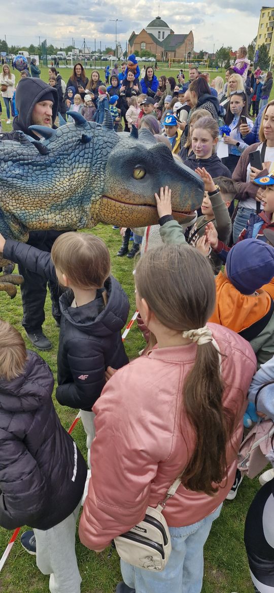 Radosna niedziela! Spotkanie z dinozaurem i Dzień Kolorów w Chełmie [GALERIA ZDJĘĆ]