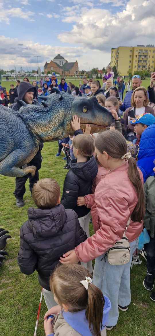 Radosna niedziela! Spotkanie z dinozaurem i Dzień Kolorów w Chełmie [GALERIA ZDJĘĆ]