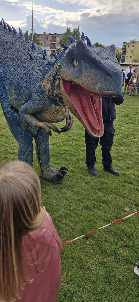 Radosna niedziela! Spotkanie z dinozaurem i Dzień Kolorów w Chełmie [GALERIA ZDJĘĆ]