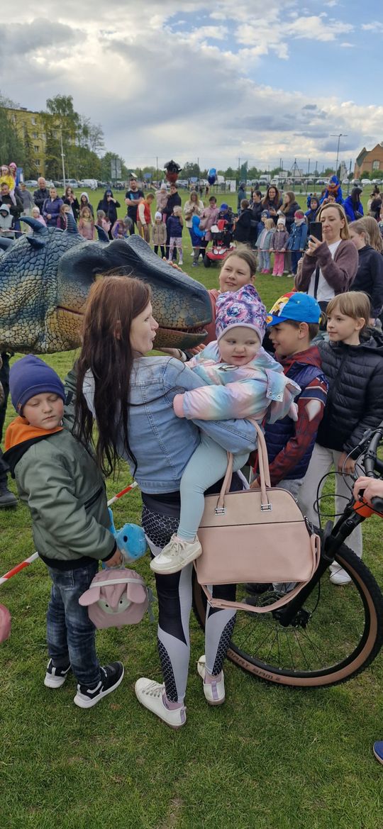 Radosna niedziela! Spotkanie z dinozaurem i Dzień Kolorów w Chełmie [GALERIA ZDJĘĆ]