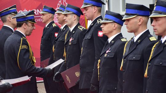 Chełm. Awanse i honory - uroczysta zbiórka chełmskich strażaków [ZDJĘCIA]