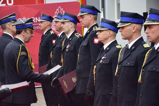 Chełm. Awanse i honory - uroczysta zbiórka chełmskich strażaków [ZDJĘCIA]