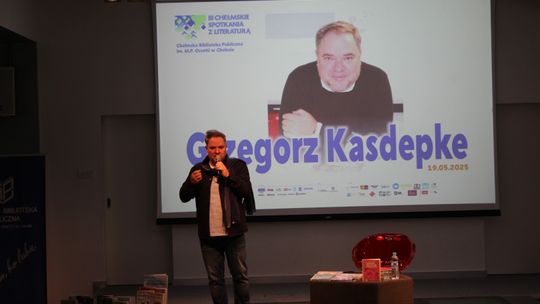 Grzegorz Kasdepke spotkał się z miłośnikami literatury w Chełmskiej Bibliotece Publicznej [GALERIA ZDJĘĆ]