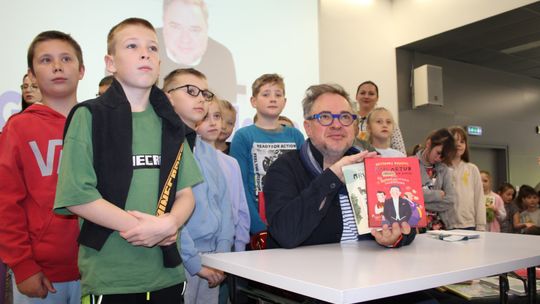 Grzegorz Kasdepke spotkał się z miłośnikami literatury w Chełmskiej Bibliotece Publicznej [GALERIA ZDJĘĆ]