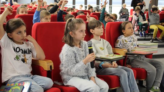 Grzegorz Kasdepke spotkał się z miłośnikami literatury w Chełmskiej Bibliotece Publicznej [GALERIA ZDJĘĆ]