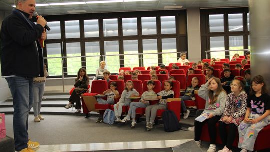 Grzegorz Kasdepke spotkał się z miłośnikami literatury w Chełmskiej Bibliotece Publicznej [GALERIA ZDJĘĆ]