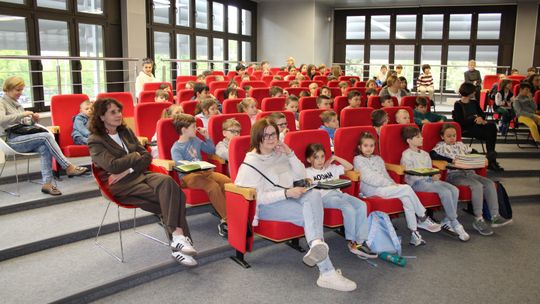 Grzegorz Kasdepke spotkał się z miłośnikami literatury w Chełmskiej Bibliotece Publicznej [GALERIA ZDJĘĆ]