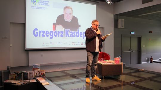 Grzegorz Kasdepke spotkał się z miłośnikami literatury w Chełmskiej Bibliotece Publicznej [GALERIA ZDJĘĆ]