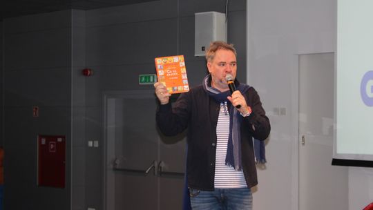 Grzegorz Kasdepke spotkał się z miłośnikami literatury w Chełmskiej Bibliotece Publicznej [GALERIA ZDJĘĆ]