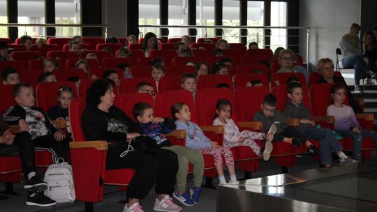 Grzegorz Kasdepke spotkał się z miłośnikami literatury w Chełmskiej Bibliotece Publicznej [GALERIA ZDJĘĆ]