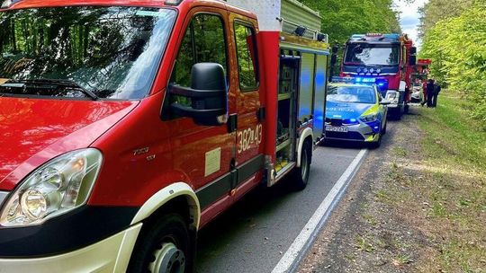 Samochód roztrzaskany. Kierowca trafił do szpitala [ZDJĘCIA]