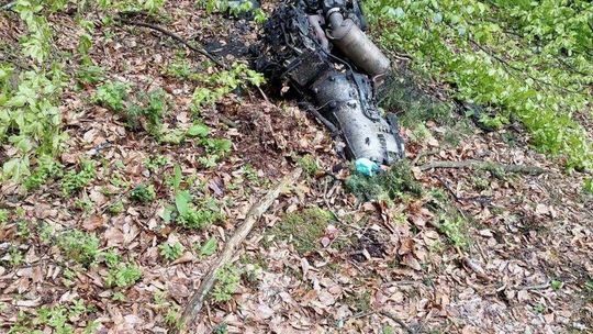 Samochód roztrzaskany. Kierowca trafił do szpitala [ZDJĘCIA]