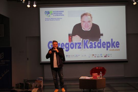 Grzegorz Kasdepke spotkał się z miłośnikami literatury w Chełmskiej Bibliotece Publicznej [GALERIA ZDJĘĆ]