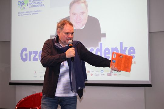 Grzegorz Kasdepke spotkał się z miłośnikami literatury w Chełmskiej Bibliotece Publicznej [GALERIA ZDJĘĆ]