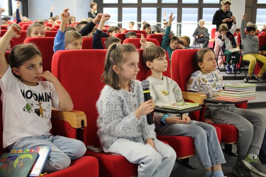 Grzegorz Kasdepke spotkał się z miłośnikami literatury w Chełmskiej Bibliotece Publicznej [GALERIA ZDJĘĆ]