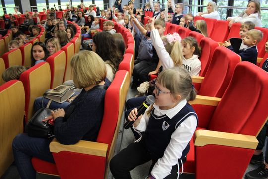 Grzegorz Kasdepke spotkał się z miłośnikami literatury w Chełmskiej Bibliotece Publicznej [GALERIA ZDJĘĆ]