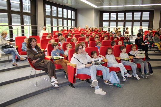 Grzegorz Kasdepke spotkał się z miłośnikami literatury w Chełmskiej Bibliotece Publicznej [GALERIA ZDJĘĆ]